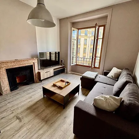 Beautiful Renovated Apartment, Internet, Tram Apartman *