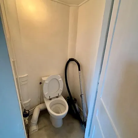 Apartman Beautiful Renovated Apartment, Internet, Tram *