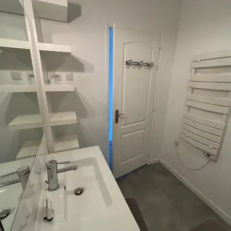 Beautiful Renovated Apartment, Internet, Tram Apartman