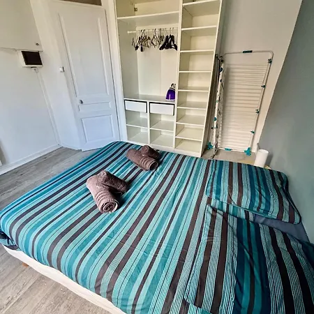 Beautiful Renovated Apartment, Internet, Tram Lyon