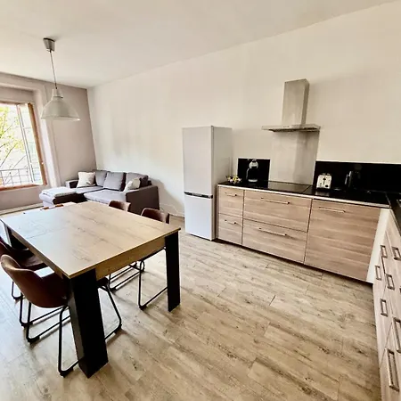 Beautiful Renovated Apartment, Internet, Tram *
