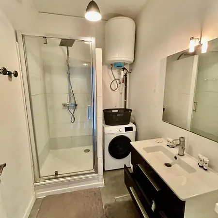 Beautiful Renovated Apartment, Internet, Tram Apartman *